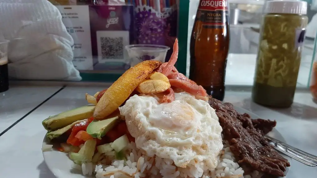 Scopri dove mangiare tipici piatti peruviani - Viaggio in Perù - arroz a los pobres